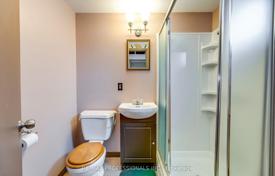 9 dormitorio casa de pueblo en Etobicoke, Canadá. C$1 543 000