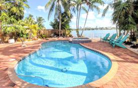 Villa – Stillwater Drive, Miami Beach, Florida,  Estados Unidos. $2 300 000