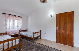 8 dormitorio chalet 77 m² en Sutomore, Montenegro. 300 000 €