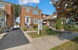 Casa de pueblo – East York, Toronto, Ontario,  Canadá. C$1 276 000
