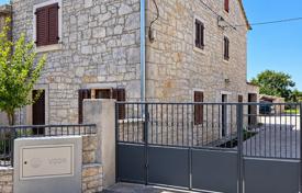 2 dormitorio casa de pueblo 130 m² en Kanfanar, Croacia. 300 000 €
