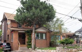 Casa de pueblo – York, Toronto, Ontario,  Canadá. C$1 278 000
