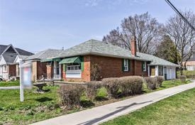 9 dormitorio casa de pueblo en Etobicoke, Canadá. C$1 552 000