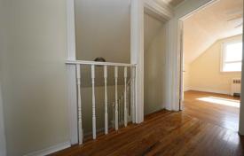 8 dormitorio casa de pueblo en Scarborough, Canadá. C$1 199 000