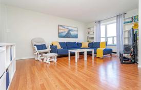 6 dormitorio piso en Lake Shore Boulevard West, Canadá. C$729 000