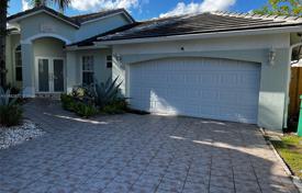 Casa de pueblo – West End, Miami, Florida,  Estados Unidos. $590 000