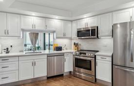 9 dormitorio piso en Etobicoke, Canadá. C$1 052 000