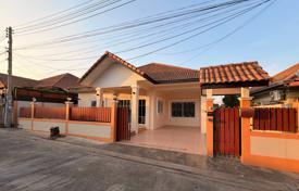 3 dormitorio casa de pueblo 287 m² en Chonburi, Tailandia. $161 000
