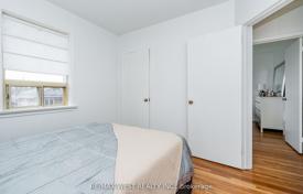 9 dormitorio casa de pueblo en Etobicoke, Canadá. C$1 608 000