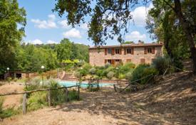 13 dormitorio finca rústica 367 m² en Monticiano, Italia. 780 000 €