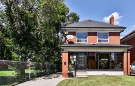 Casa de pueblo – York, Toronto, Ontario,  Canadá. C$975 000