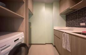 1-dormitorio apartamentos en condominio en Phra Khanong, Tailandia. $121 000