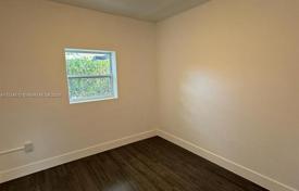 4 dormitorio casa de pueblo 137 m² en Miami, Estados Unidos. $650 000