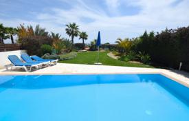 3 dormitorio piso 140 m² en Pervolia, Chipre. 560 000 €