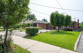 10 dormitorio casa de pueblo en North York, Canadá. C$2 187 000