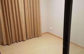 1-dormitorio apartamentos en condominio en Phra Khanong, Tailandia. $151 000