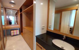 3-dormitorio apartamentos en condominio en Khlong Toei, Tailandia. $3 500  por semana