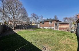 10 dormitorio casa de pueblo en Scarborough, Canadá. C$1 160 000