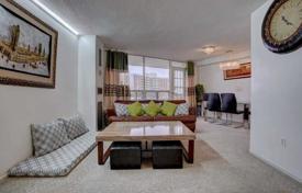 3 dormitorio piso en North York, Canadá. C$777 000