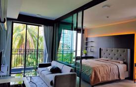 1-dormitorio apartamentos en condominio en Khlong Toei, Tailandia. $163 000