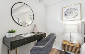 5 dormitorio piso en Old Toronto, Canadá. C$873 000
