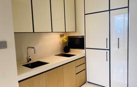 1-dormitorio apartamentos en condominio en Khlong Toei, Tailandia. $413 000