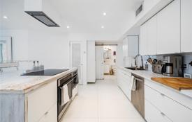 6 dormitorio casa de pueblo 339 m² en Miami, Estados Unidos. $2 290 000