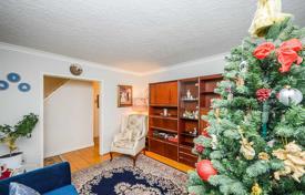 10 dormitorio casa de pueblo en North York, Canadá. C$1 224 000