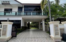 Villa – Pattaya, Chonburi, Tailandia. 385 000 €