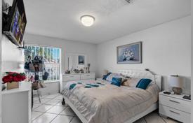 4 dormitorio casa de pueblo en Miami, Estados Unidos. $560 000