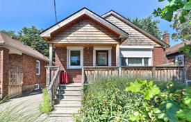 Casa de pueblo – Etobicoke, Toronto, Ontario,  Canadá. C$986 000