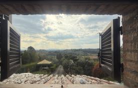 7 dormitorio piso 401 m² en Siena, Italia. 590 000 €