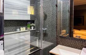 3-dormitorio apartamentos en condominio en Khlong Toei, Tailandia. $4 600  por semana