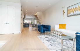 4 dormitorio casa de pueblo en Etobicoke, Canadá. C$2 048 000