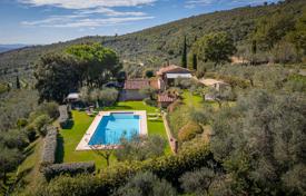 7 dormitorio finca rústica 187 m² en Cortona, Italia. 800 000 €