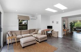 7 dormitorio casa de pueblo 209 m² en Miami, Estados Unidos. $1 590 000
