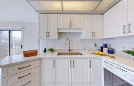 13 dormitorio casa de pueblo en Scarborough, Canadá. C$1 662 000