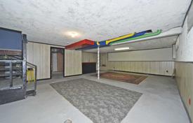 8 dormitorio casa de pueblo en North York, Canadá. C$1 302 000