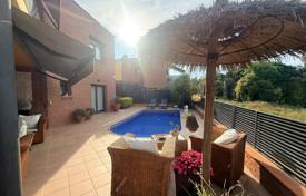 4 dormitorio chalet 225 m² en Lloret de Mar, España. 695 000 €