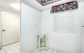 2 dormitorio piso en Scarborough, Canadá. C$698 000