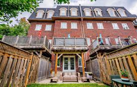 8 dormitorio adosado en Old Toronto, Canadá. C$1 420 000
