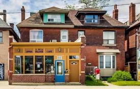Adosado – Dundas Street West, Toronto, Ontario,  Canadá. C$2 168 000