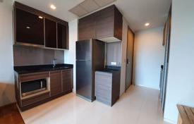 1-dormitorio apartamentos en condominio en Khlong Toei, Tailandia. $312 000