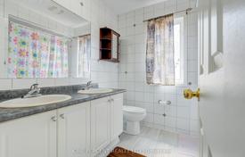 8 dormitorio casa de pueblo en North York, Canadá. C$1 617 000