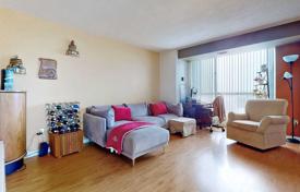 5 dormitorio piso en North York, Canadá. C$717 000