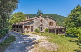 10 dormitorio finca rústica 503 m² en Magione, Italia. 550 000 €