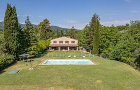 12 dormitorio finca rústica 542 m² en Cetona, Italia. 1 450 000 €