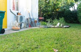 3 dormitorio casa de pueblo 198 m² en Miami, Estados Unidos. $1 558 000