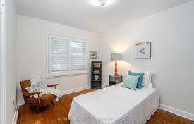 8 dormitorio casa de pueblo en Etobicoke, Canadá. C$1 345 000