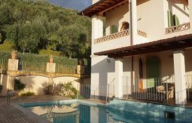 Villa – Forte dei Marmi, Toscana, Italia. 4 900 €  por semana